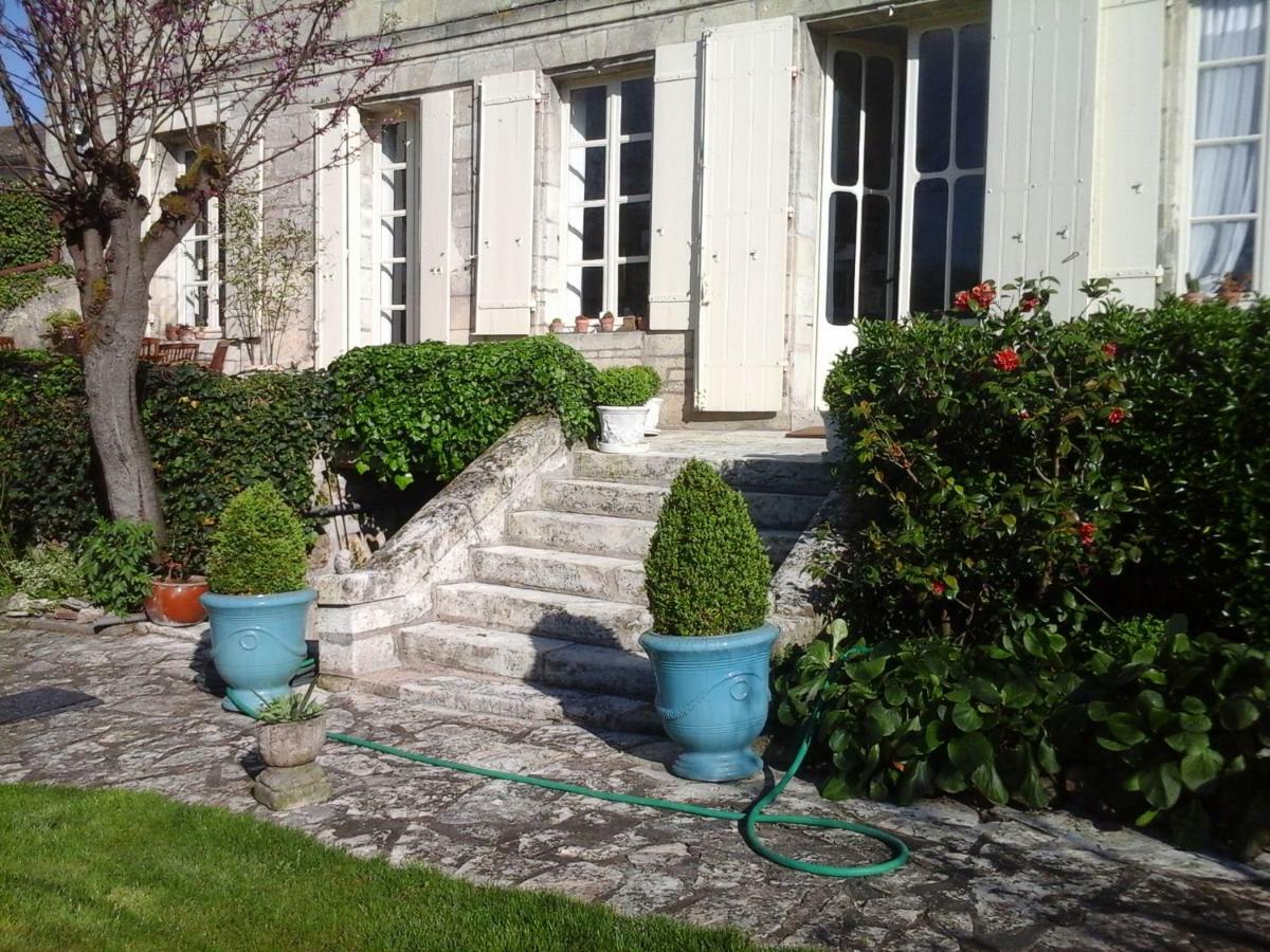Le Grand Echiquier Hotel Coutras Exterior photo