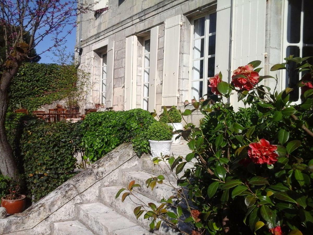 Le Grand Echiquier Hotel Coutras Exterior photo